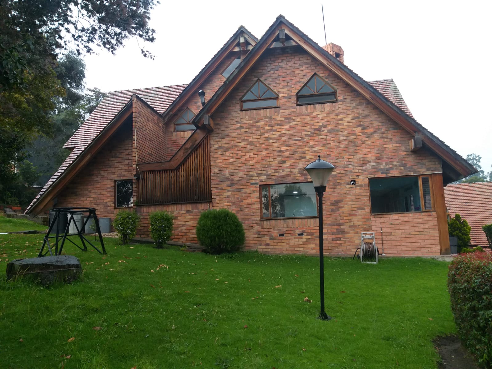 Casa de 4 alcobas en venta en Cerros De Suba, Bogotá, 382 m² · foto 2 de 24