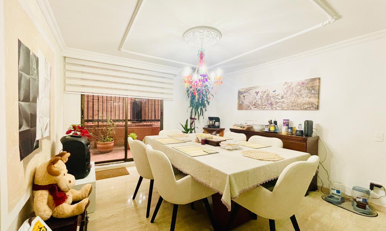 Apartamento de 3 alcobas en venta en La Carolina, Bogotá, 193 m² · foto 10 de 24
