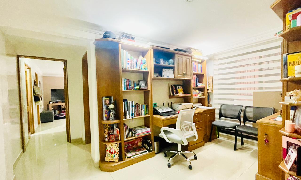 Apartamento de 3 alcobas en venta en La Carolina, Bogotá, 193 m² · foto 14 de 24
