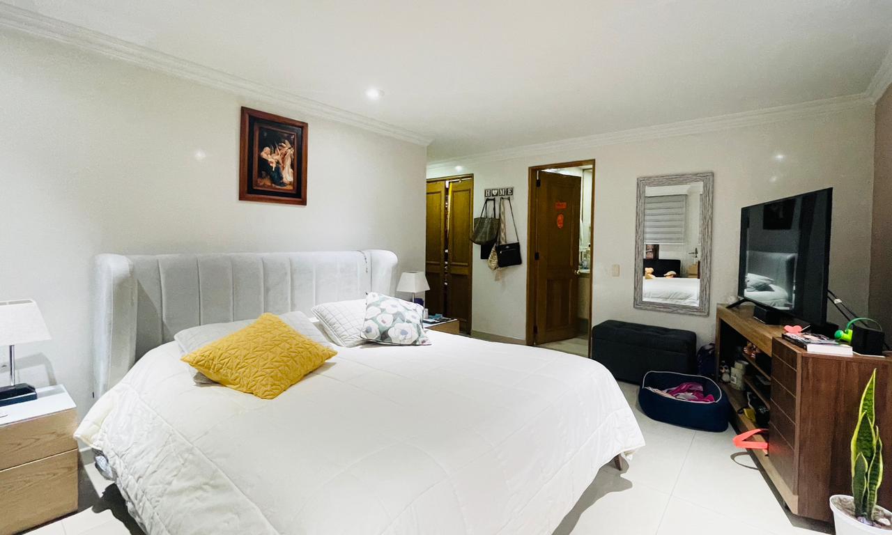 Apartamento de 3 alcobas en venta en La Carolina, Bogotá, 193 m² · foto 19 de 24