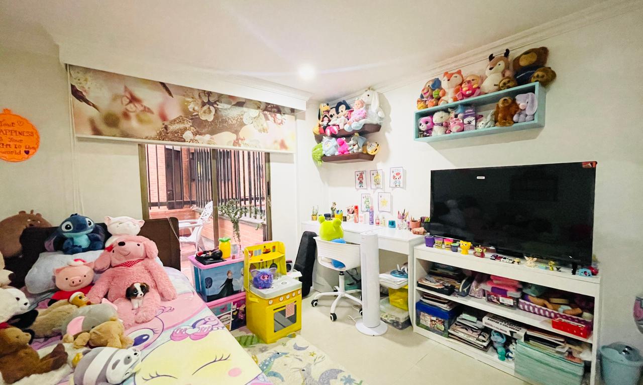 Apartamento de 3 alcobas en venta en La Carolina, Bogotá, 193 m² · foto 23 de 24