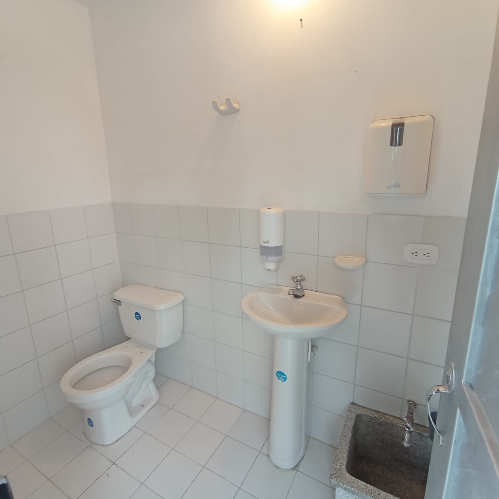 Local en arriendo en Avenida Kevin Angel, Manizales, 42 m² · foto 7 de 10