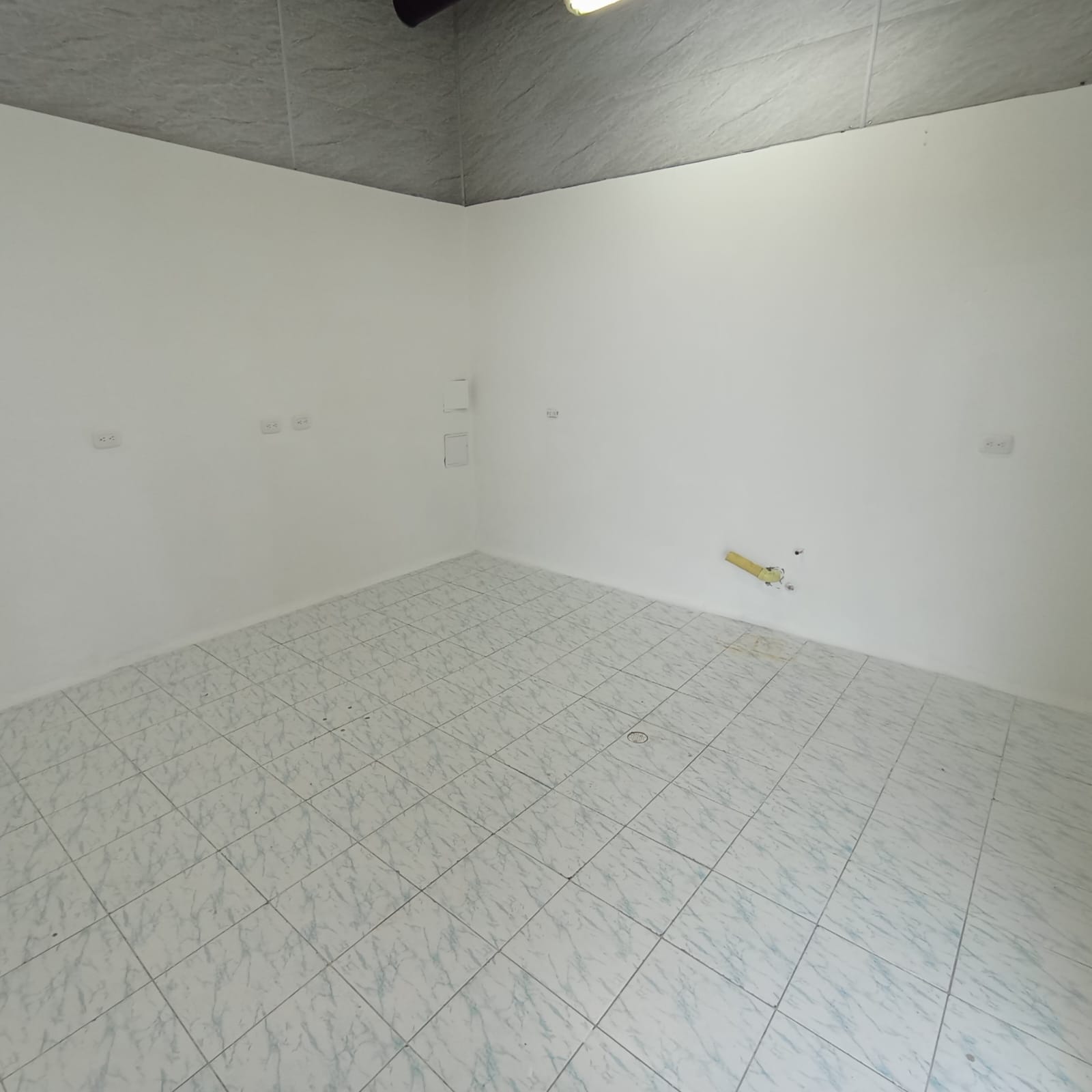 Local en arriendo en Avenida Kevin Angel, Manizales, 42 m² · foto 2 de 10