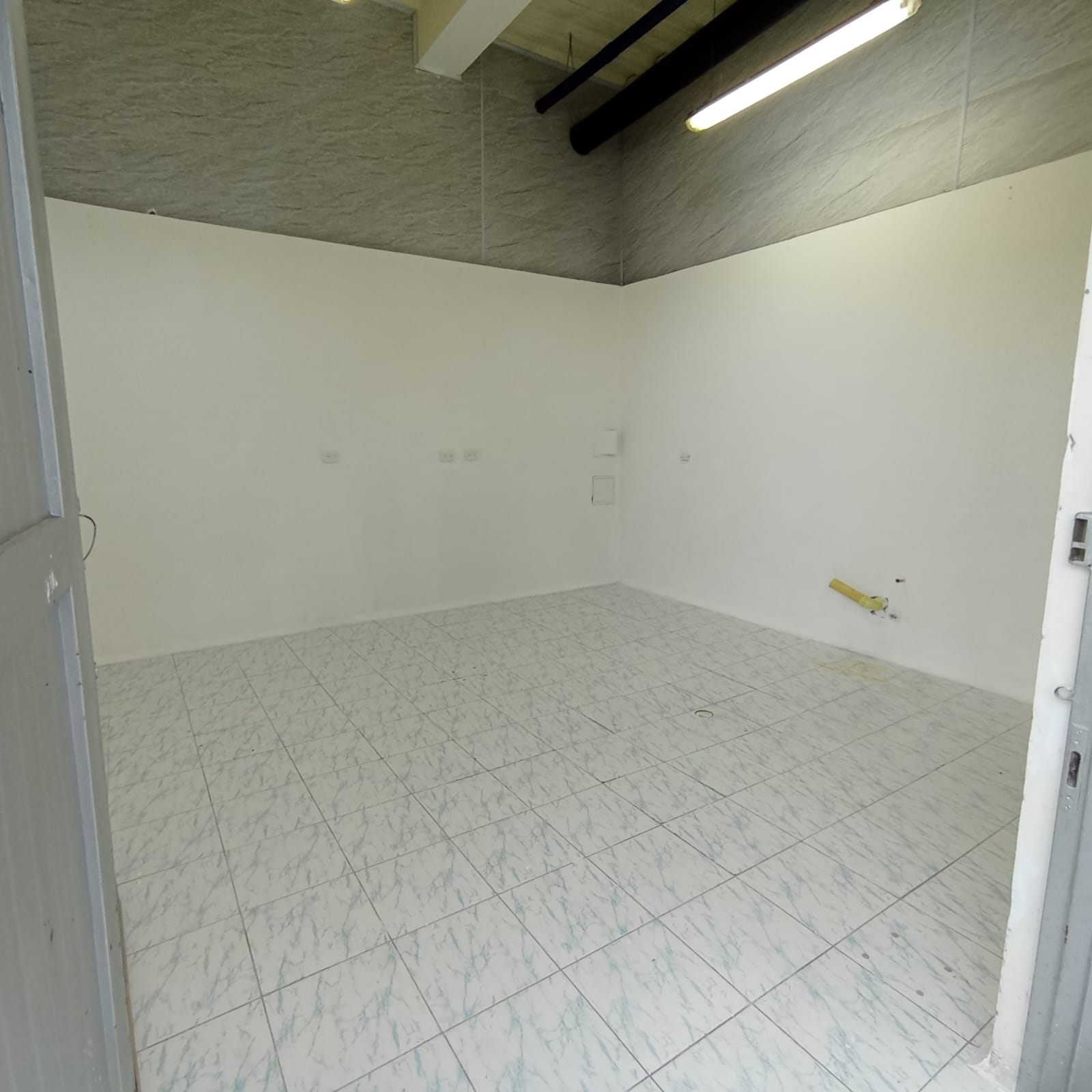 Local en arriendo en Avenida Kevin Angel, Manizales, 42 m² · foto 4 de 10