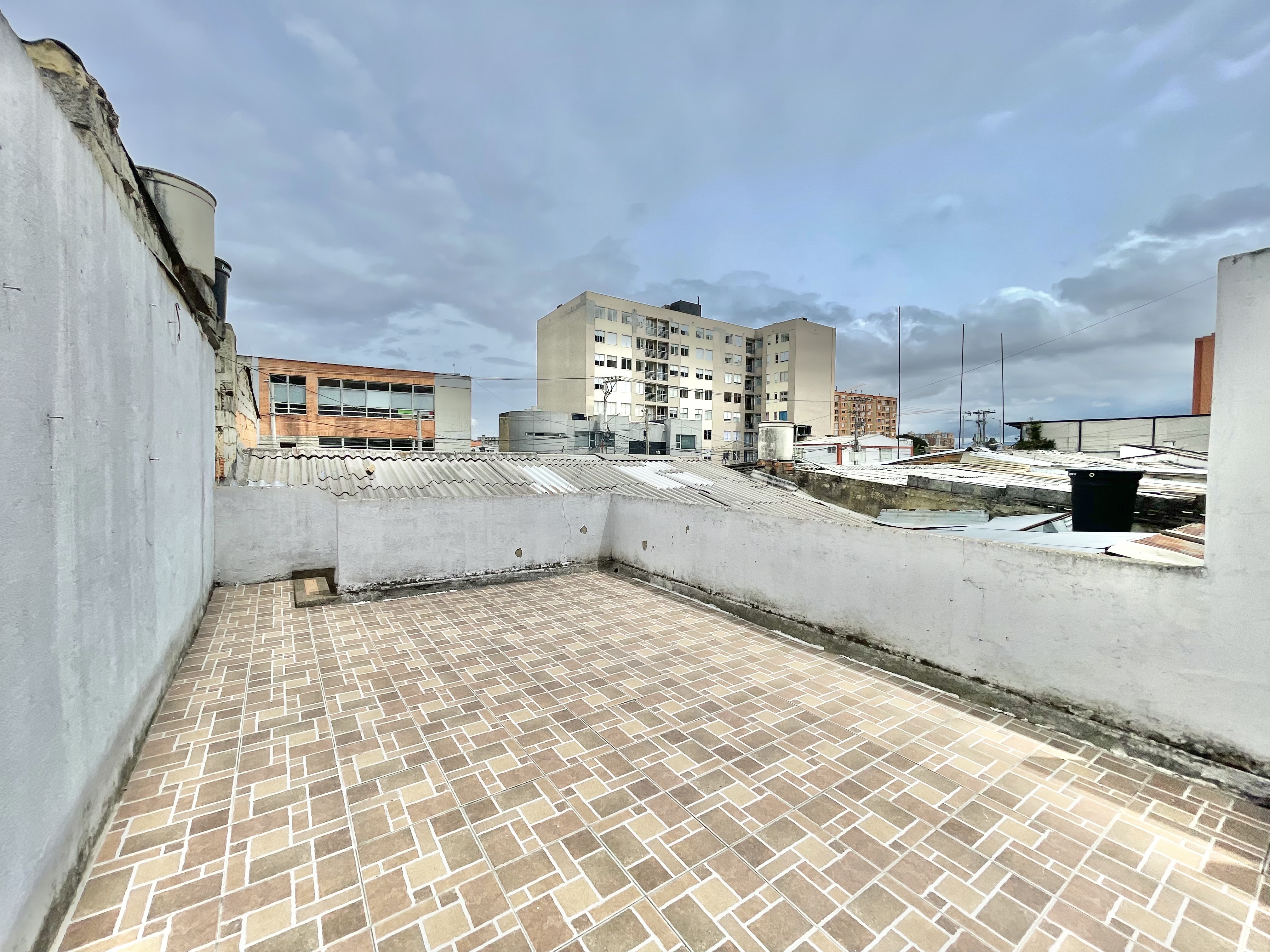 Casa de 7 alcobas en venta en San Antonio Norte, Bogotá, 159 m² · foto 2 de 24