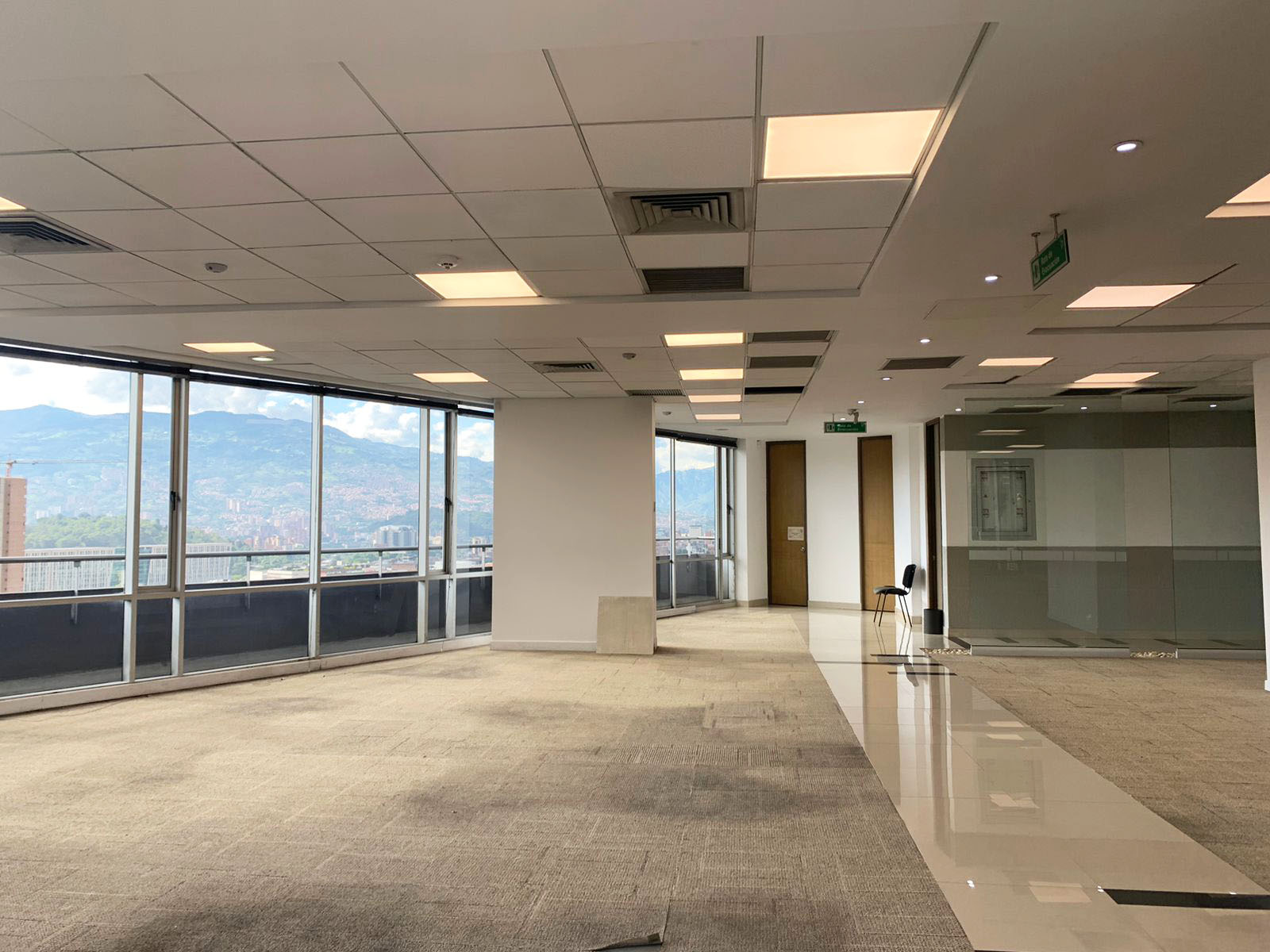 Oficina en arriendo en Villa Carlota, Medellín, 342 m² · foto 11 de 14