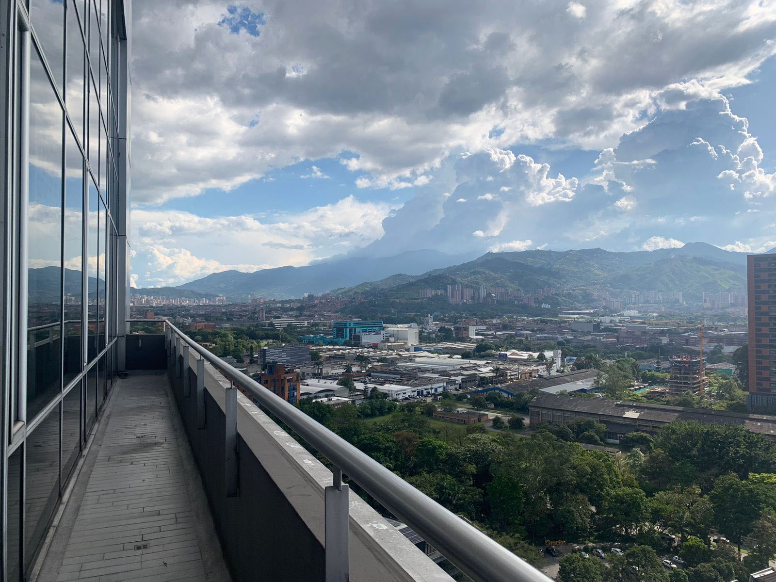 Oficina en arriendo en Villa Carlota, Medellín, 342 m² · foto 13 de 14