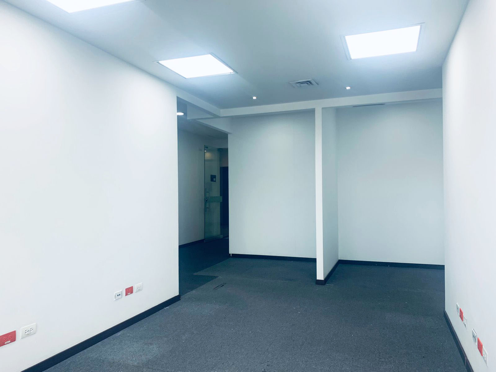 Oficina en arriendo en Villa Carlota, Medellín, 342 m² · foto 8 de 14