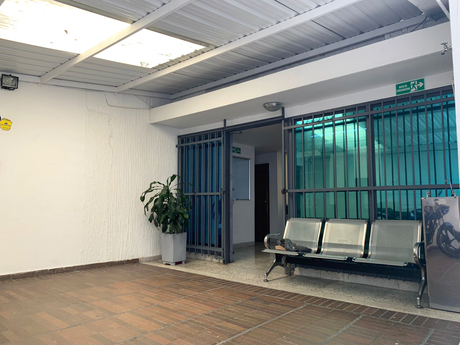 Oficina en arriendo en Patio Bonito, Medellín, 427 m² · foto 4 de 12