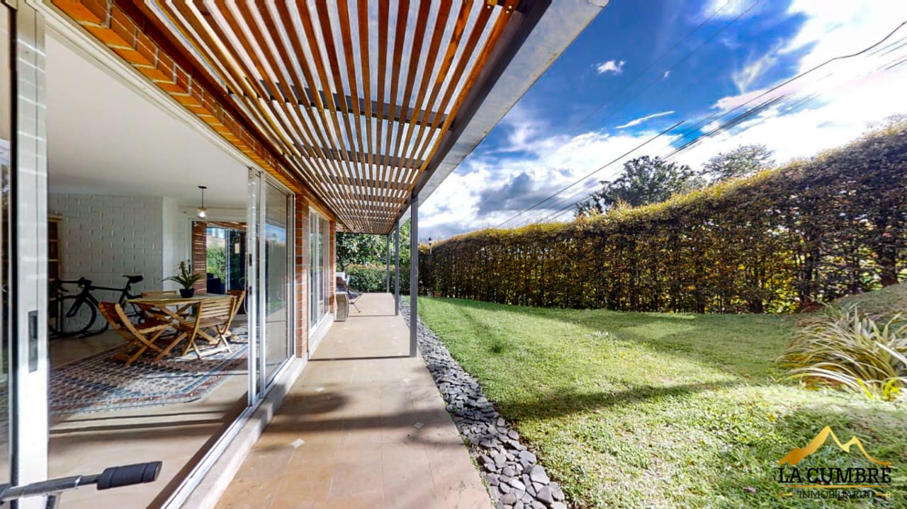 Casa de 4 alcobas en venta en Altos Del Poblado, Medellín, 368 m² · foto 2 de 11