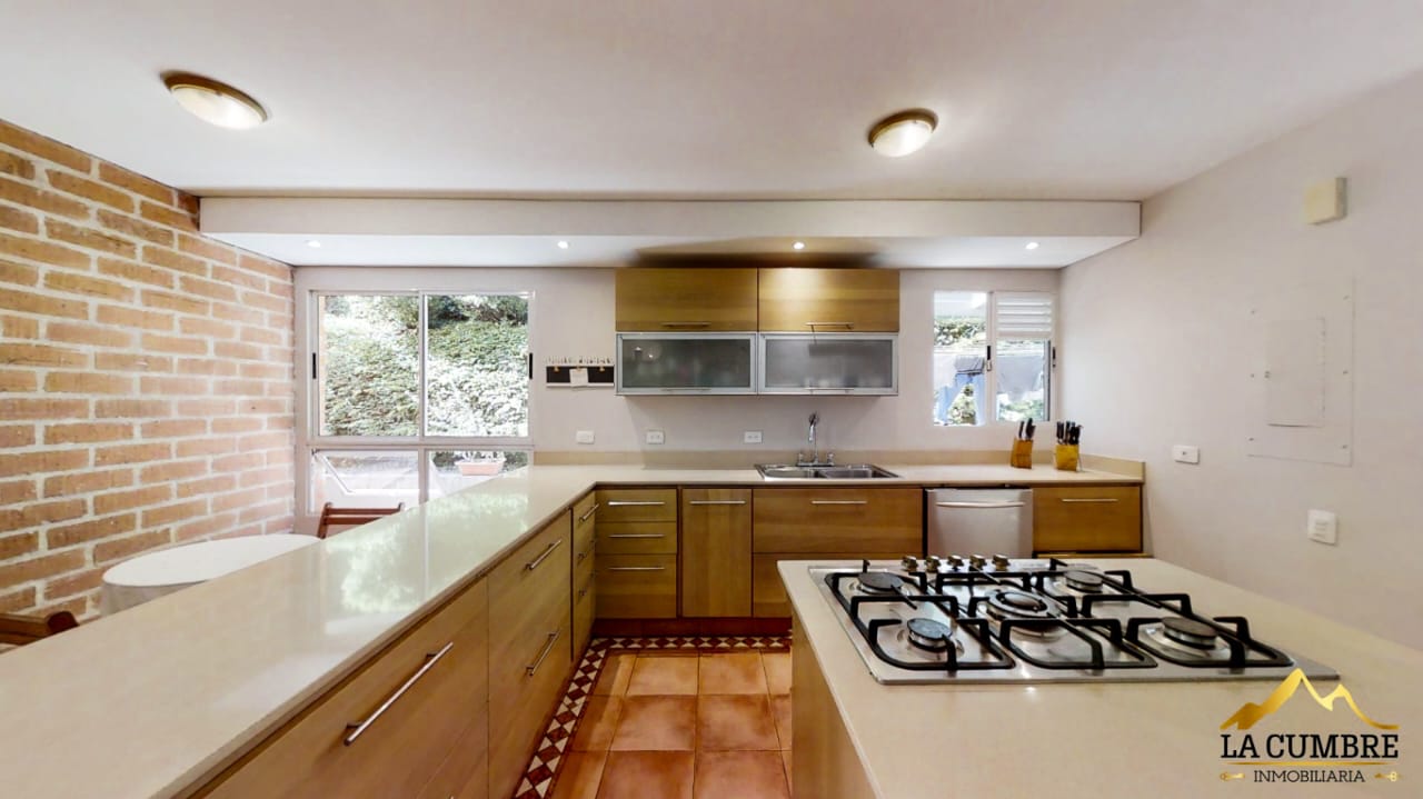 Casa de 4 alcobas en venta en Altos Del Poblado, Medellín, 368 m² · foto 5 de 11
