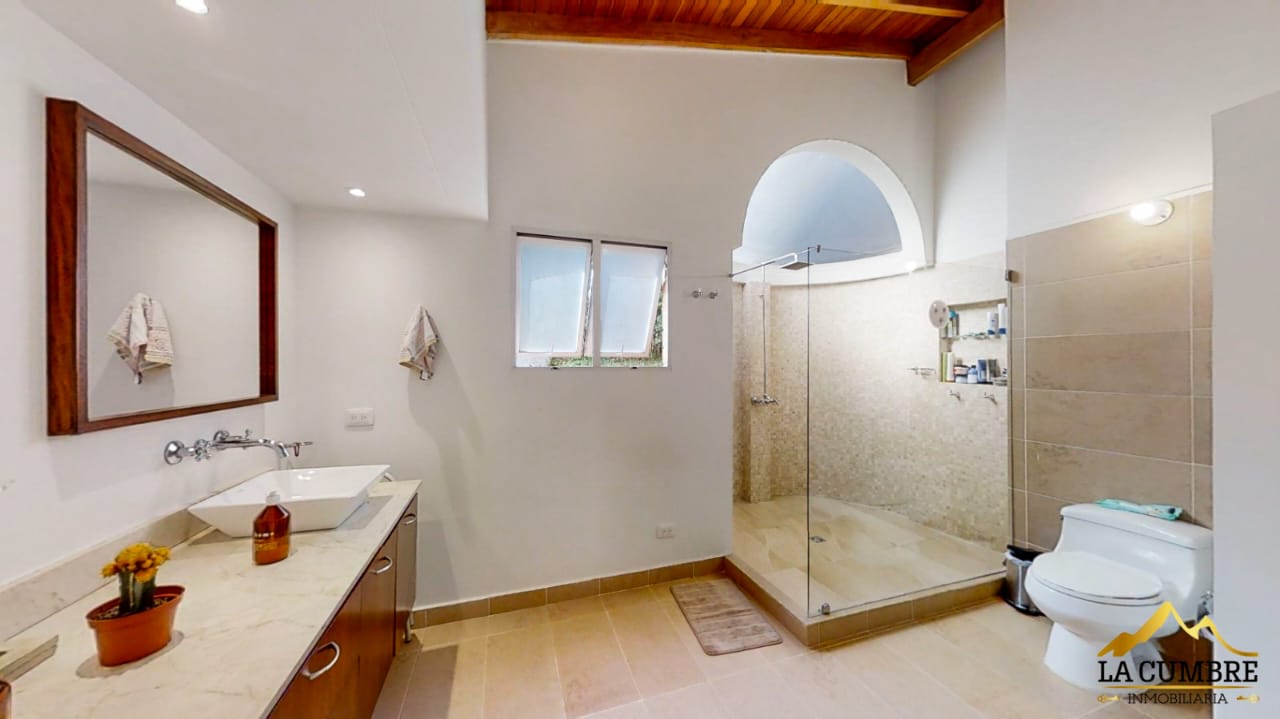Casa de 4 alcobas en venta en Altos Del Poblado, Medellín, 368 m² · foto 9 de 11