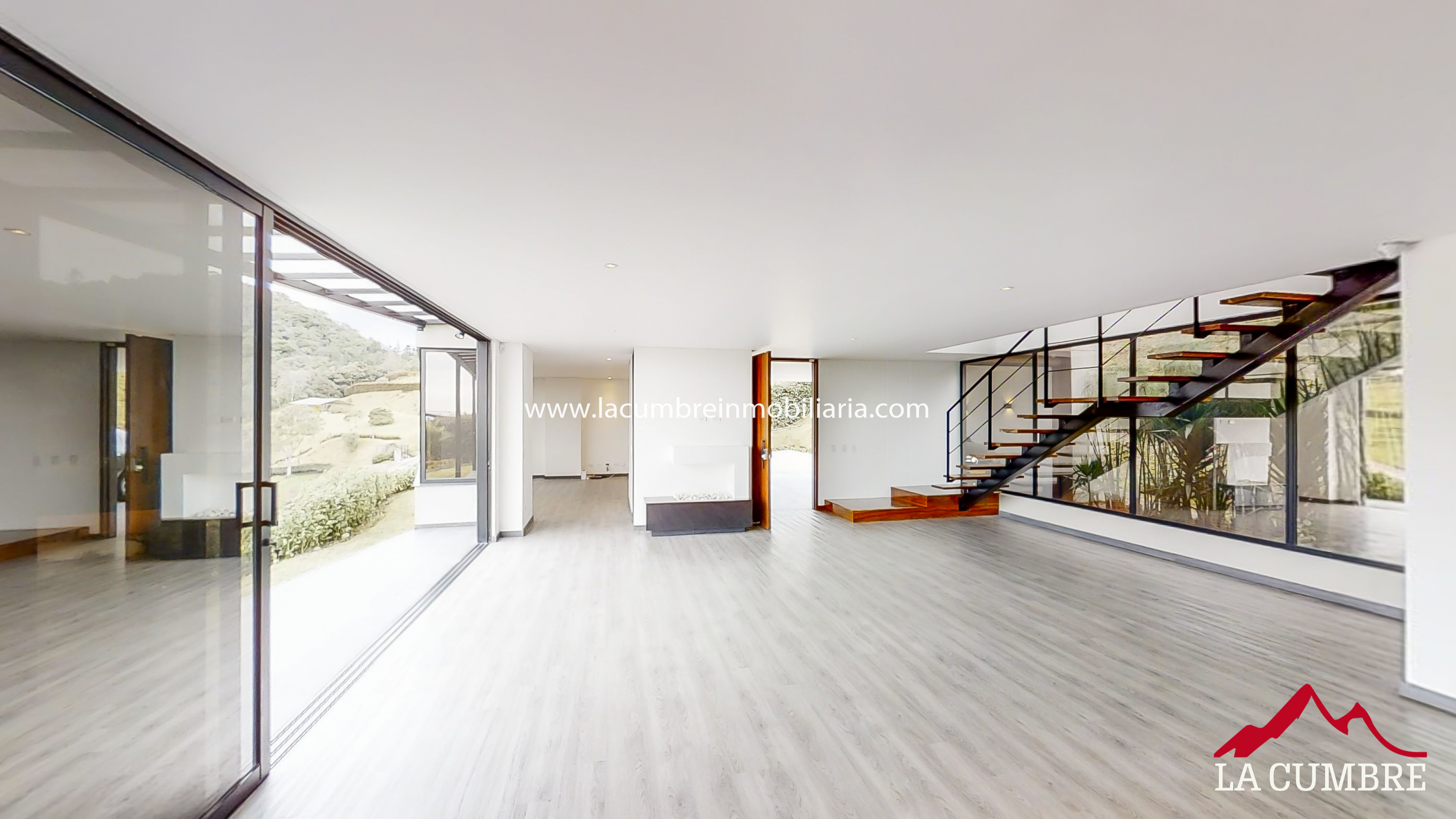 3BR House in Vía Las Palmas (360 m²)