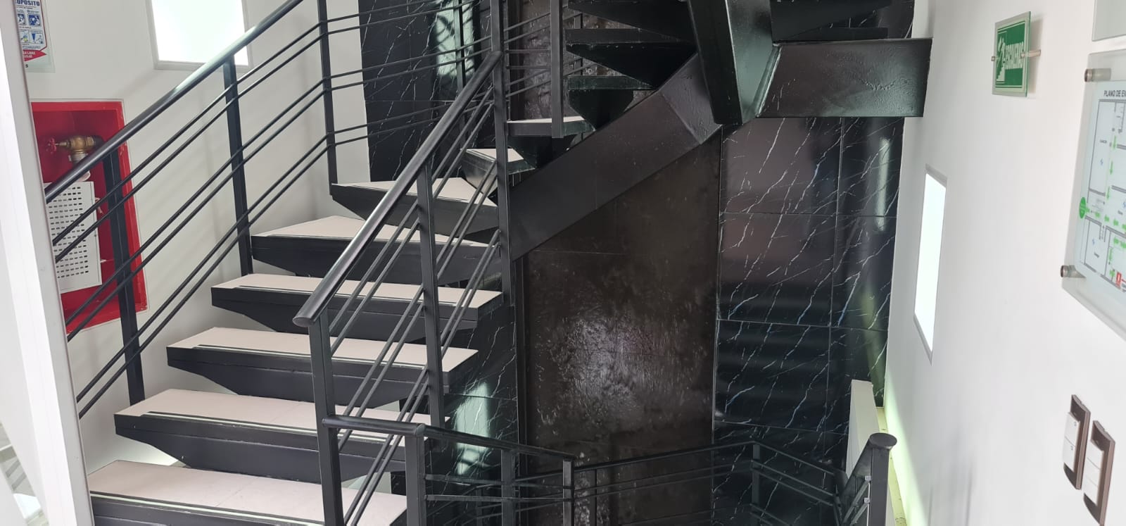 Edificio en venta en Maldonado, Tunja, 440 m² · foto 2 de 10
