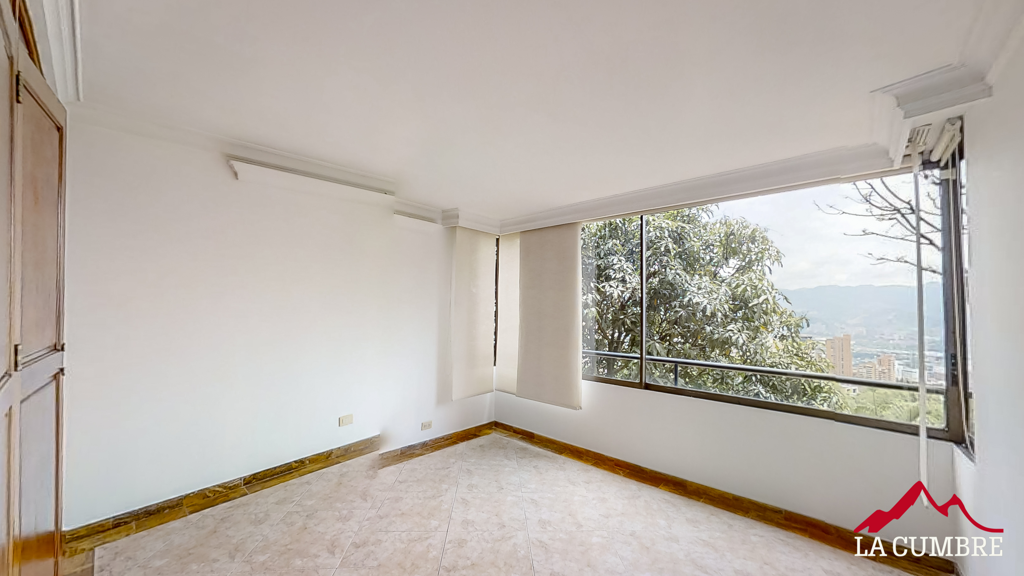 Apartamento de 4 alcobas en arriendo en El Tesoro, Medellín, 252 m² · foto 10 de 12