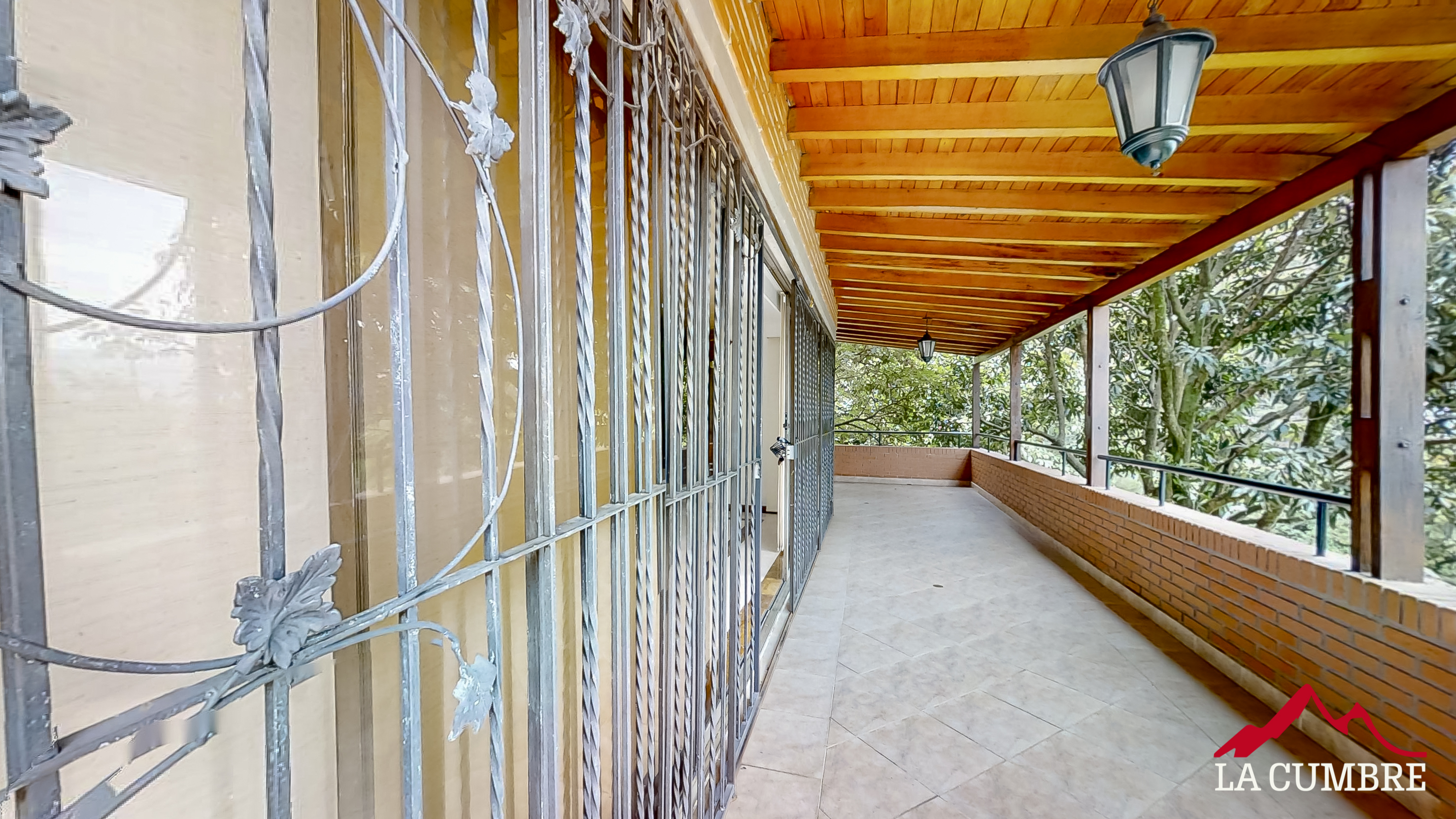 Apartamento de 4 alcobas en arriendo en El Tesoro, Medellín, 252 m² · foto 2 de 12