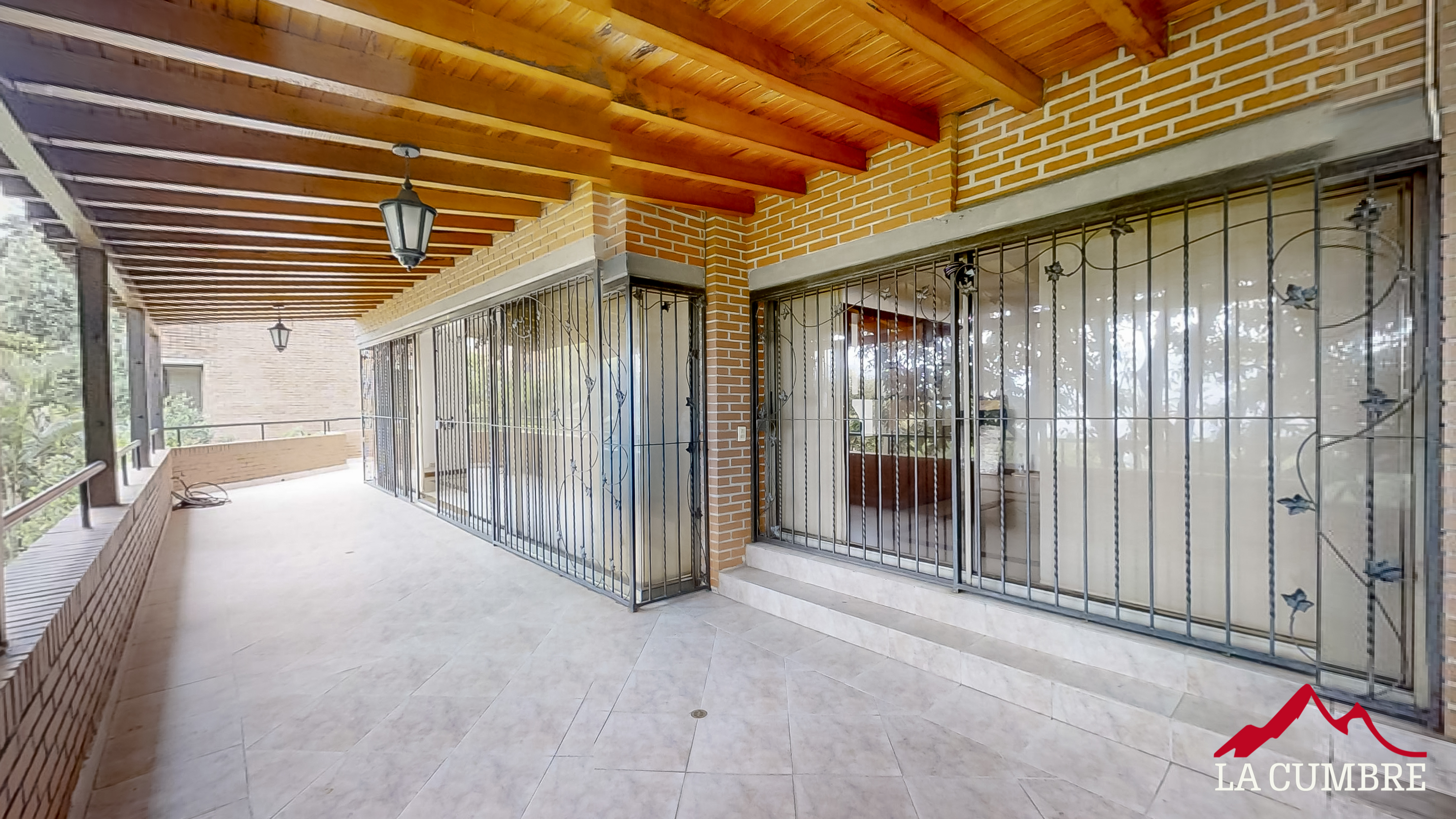 Apartamento de 4 alcobas en arriendo en El Tesoro, Medellín, 252 m² · foto 3 de 12