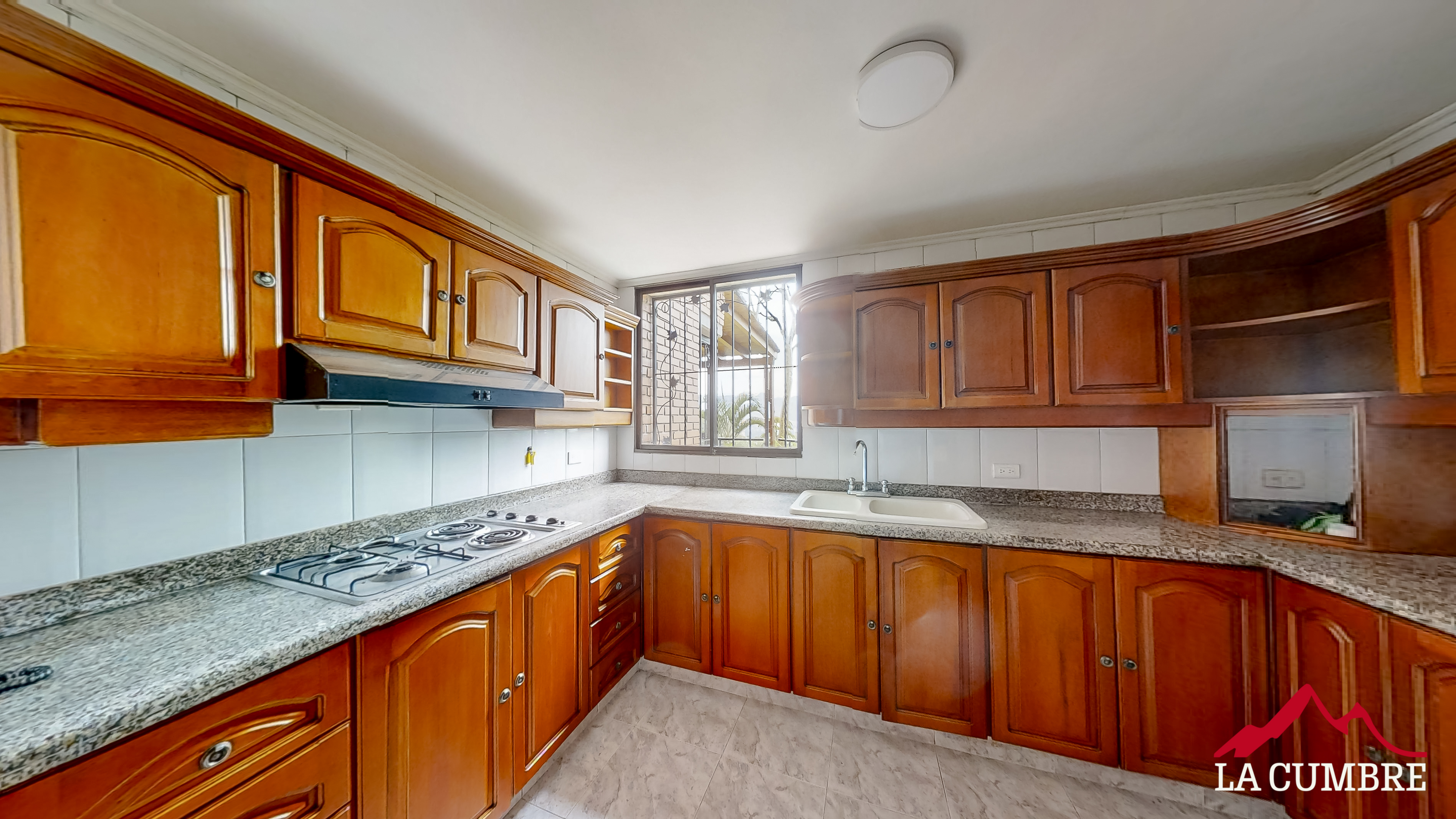 Apartamento de 4 alcobas en arriendo en El Tesoro, Medellín, 252 m² · foto 5 de 12