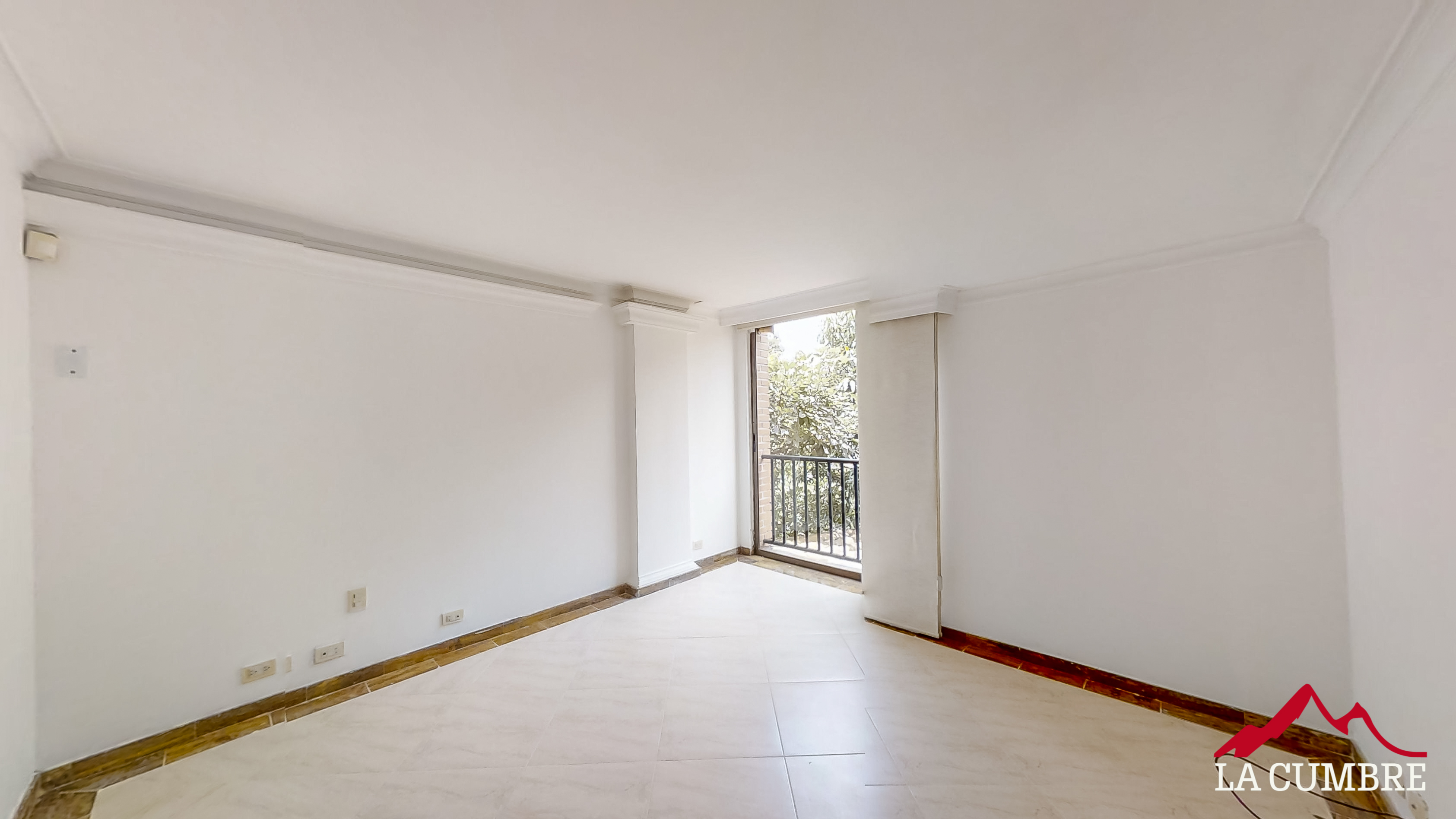 Apartamento de 4 alcobas en arriendo en El Tesoro, Medellín, 252 m² · foto 8 de 12