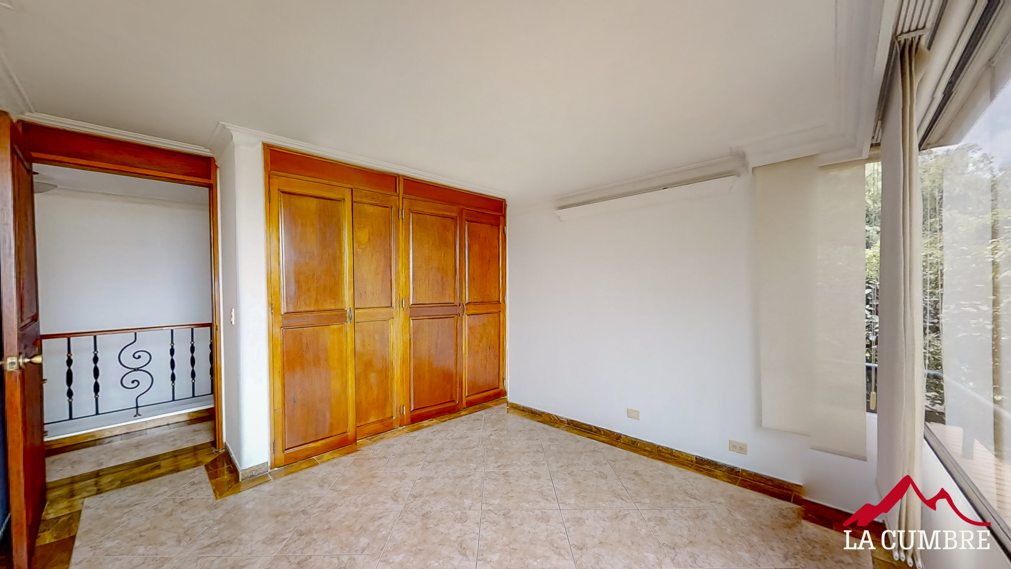 Apartamento de 4 alcobas en arriendo en El Tesoro, Medellín, 252 m² · foto 9 de 12