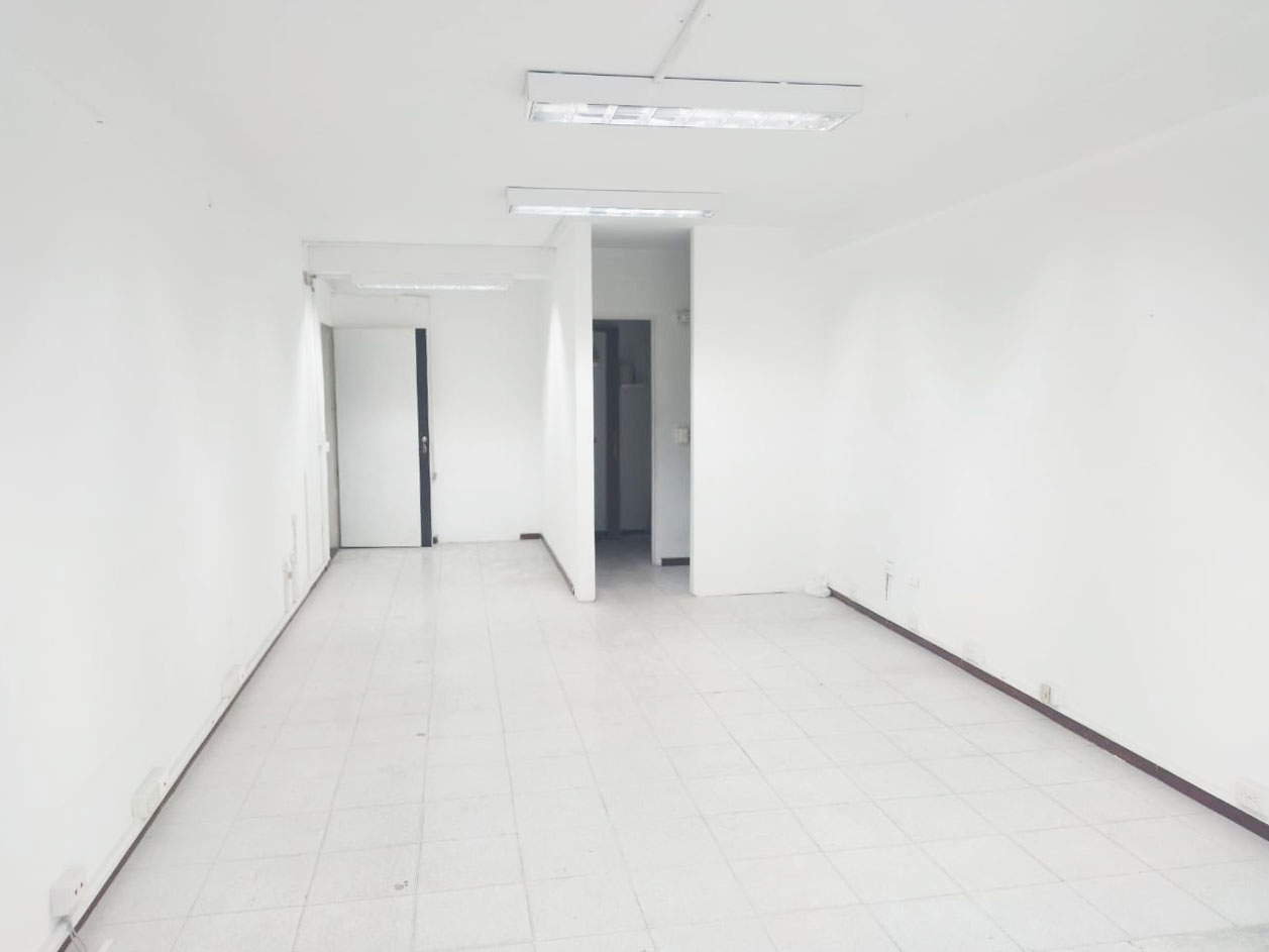 Oficina en arriendo en Cristo Rey, Medellín, 45 m² · foto 3 de 9