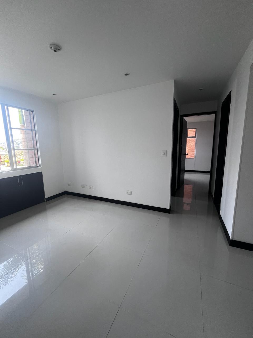 Apartamento de 3 alcobas en venta en Cristales, Cali, 142 m² · foto 11 de 24