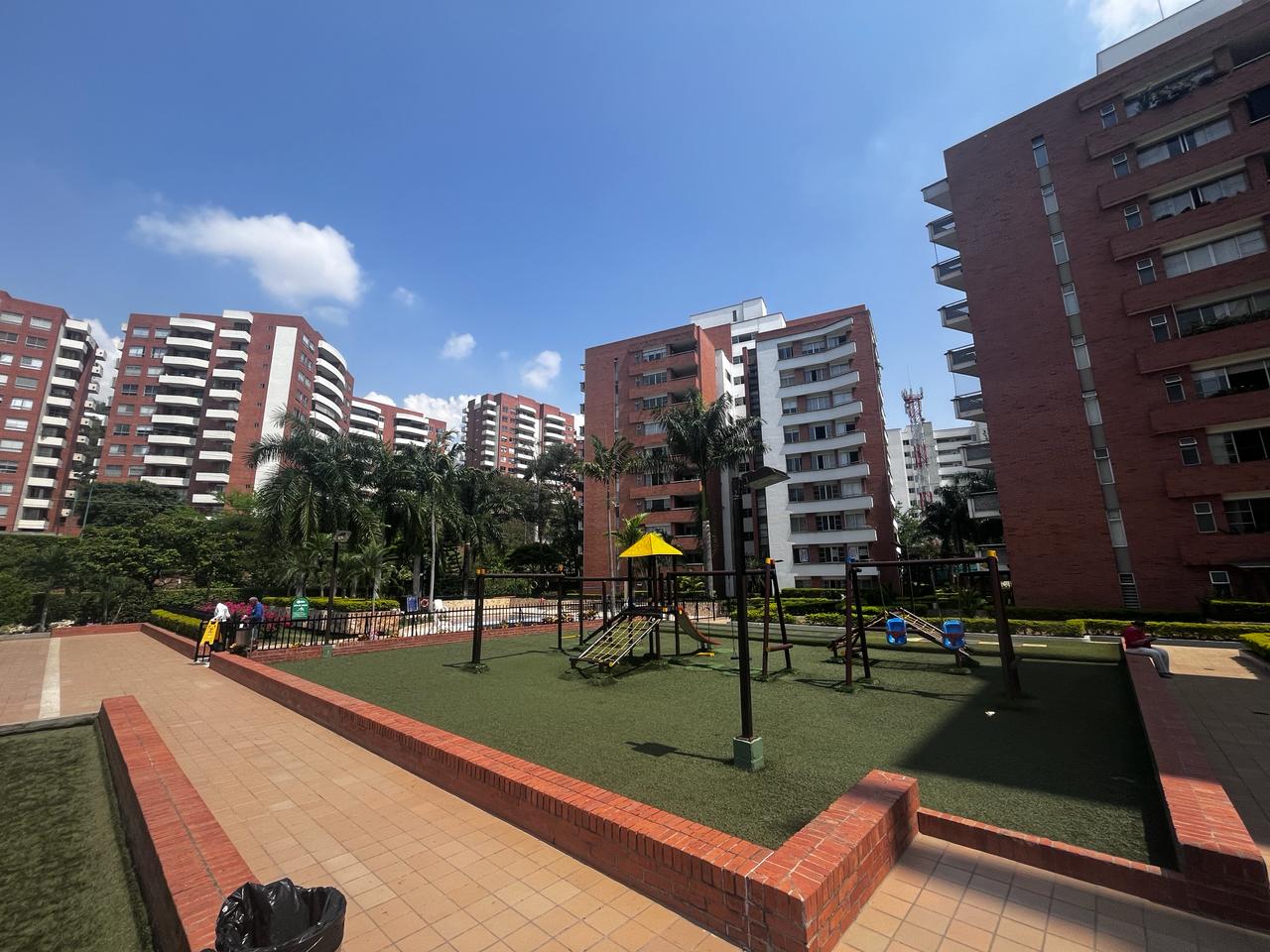 Apartamento de 3 alcobas en venta en Cristales, Cali, 142 m² · foto 23 de 24