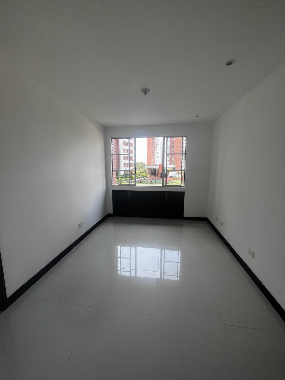 Apartamento de 3 alcobas en venta en Cristales, Cali, 142 m² · foto 2 de 24