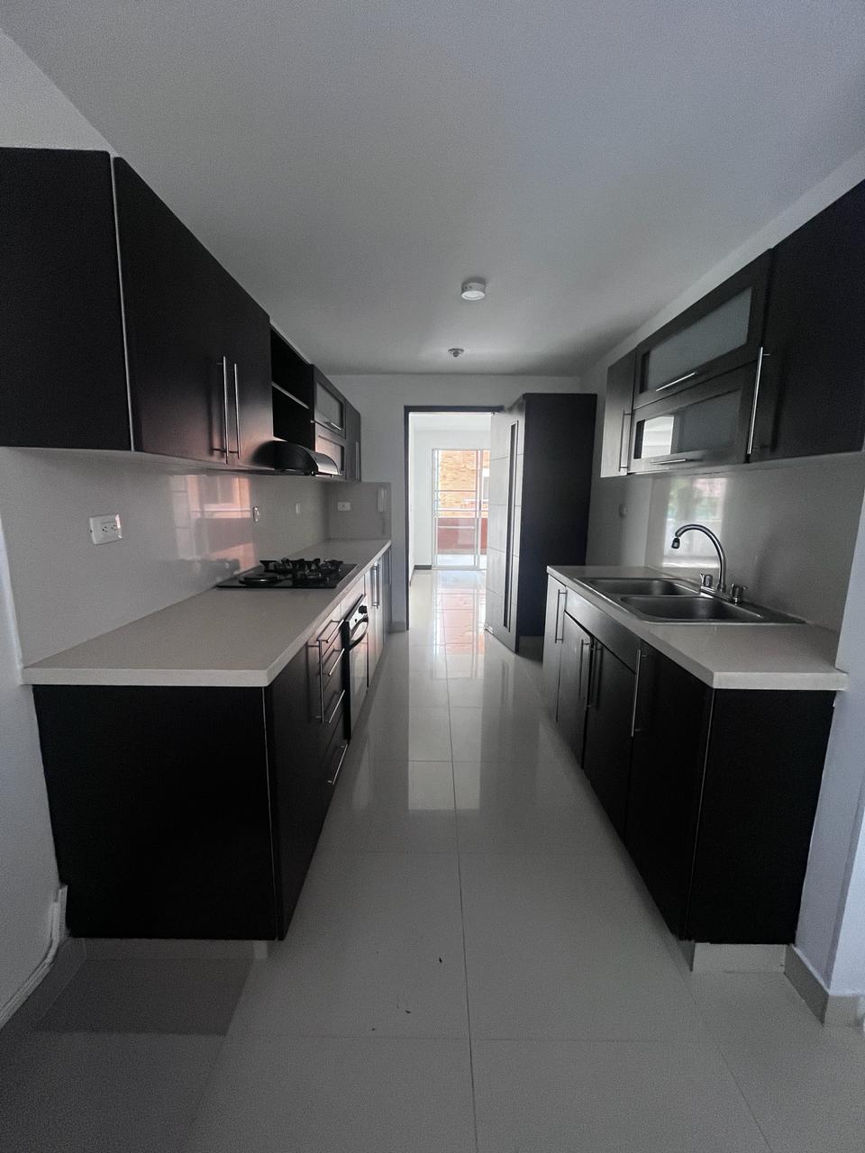 Apartamento de 3 alcobas en venta en Cristales, Cali, 142 m² · foto 3 de 24