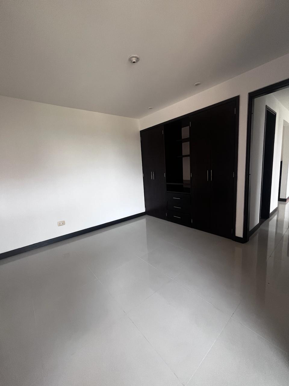 Apartamento de 3 alcobas en venta en Cristales, Cali, 142 m² · foto 9 de 24