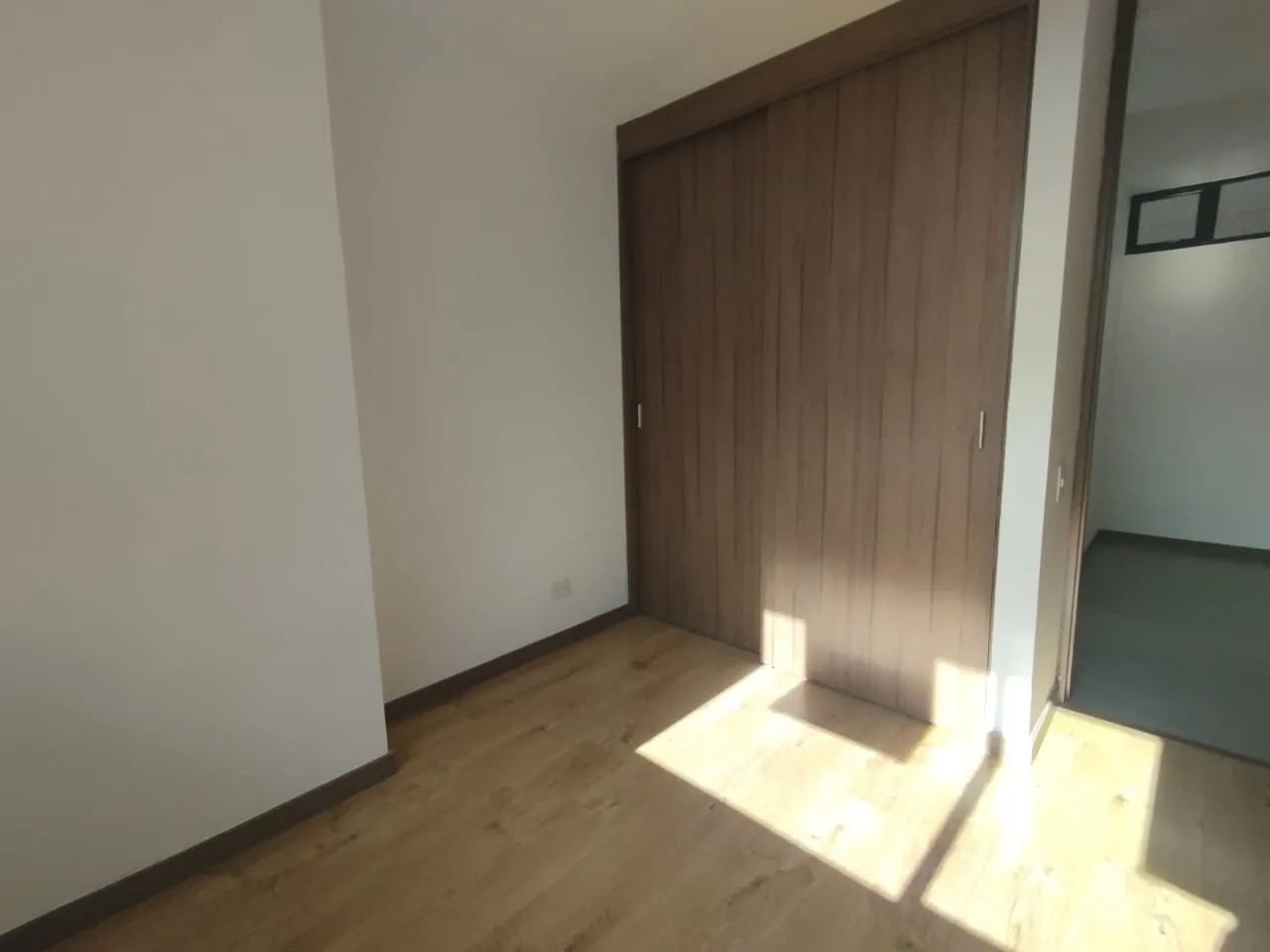 Apartamento de 3 alcobas en arriendo en Loma Del Escobero, Envigado, 112 m² · foto 11 de 15