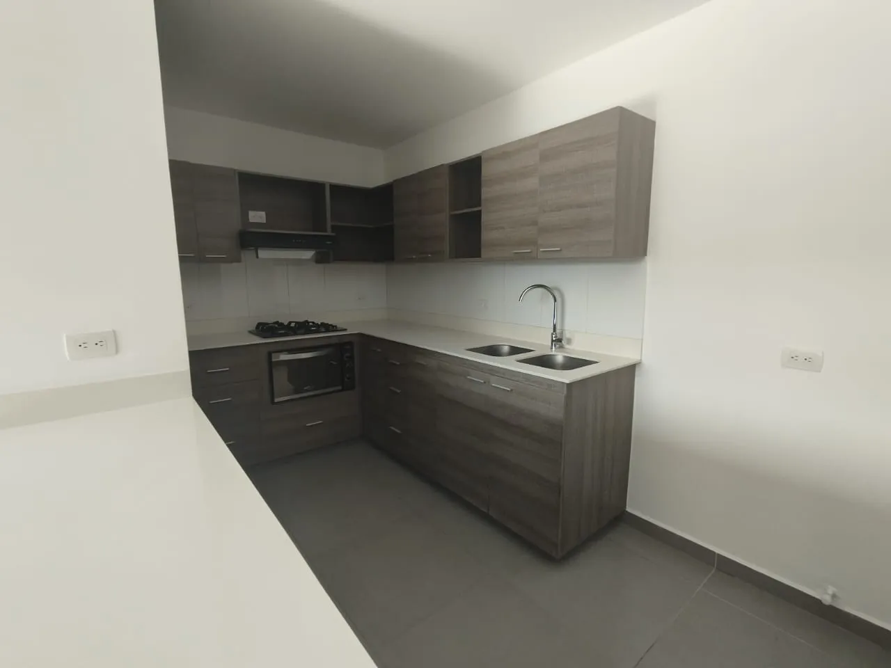 Apartamento de 3 alcobas en arriendo en Loma Del Escobero, Envigado, 112 m² · foto 12 de 15