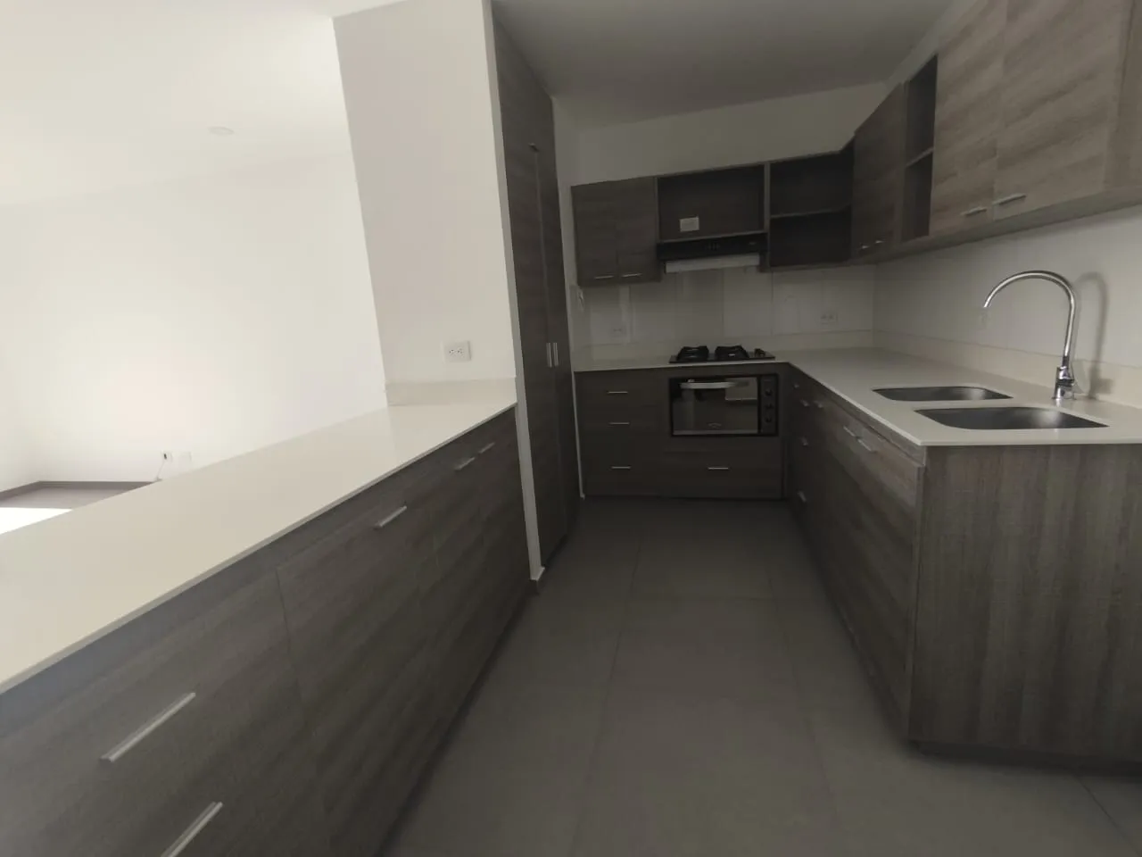 Apartamento de 3 alcobas en arriendo en Loma Del Escobero, Envigado, 112 m² · foto 2 de 15