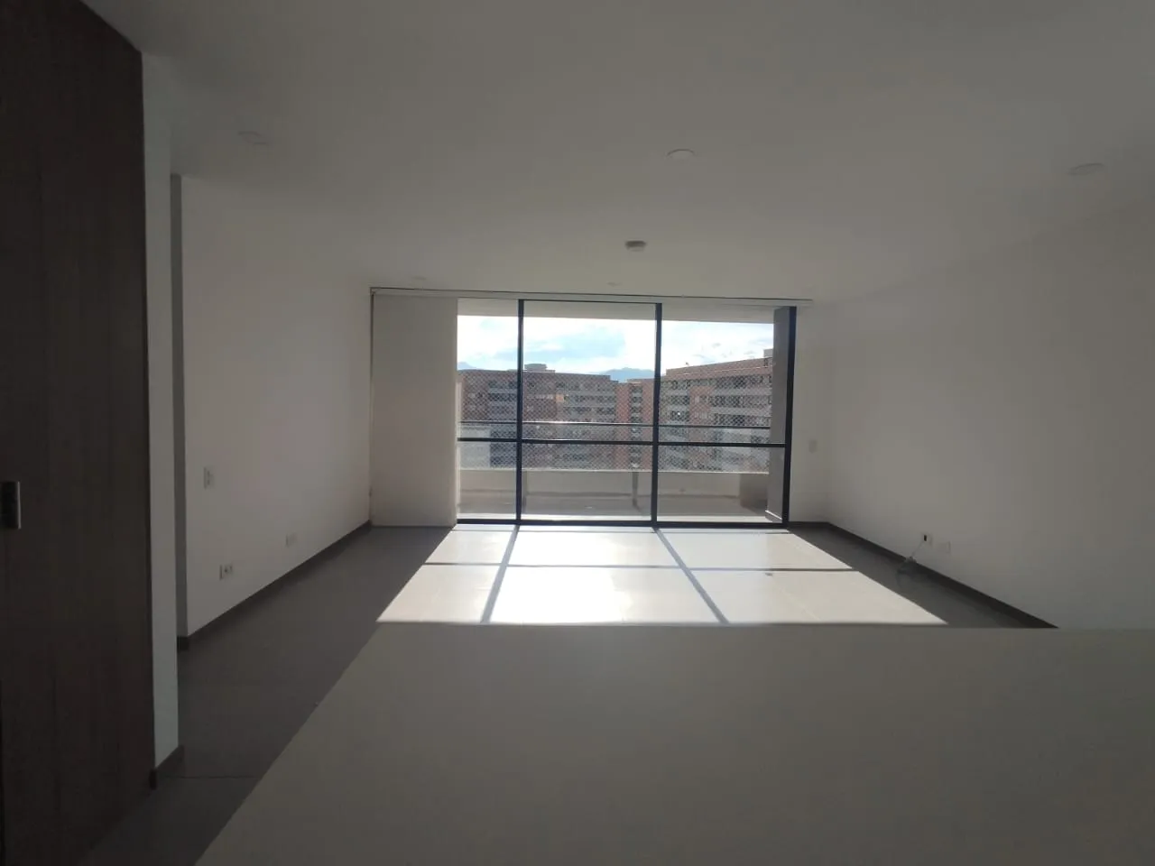 Apartamento de 3 alcobas en arriendo en Loma Del Escobero, Envigado, 112 m² · foto 3 de 15