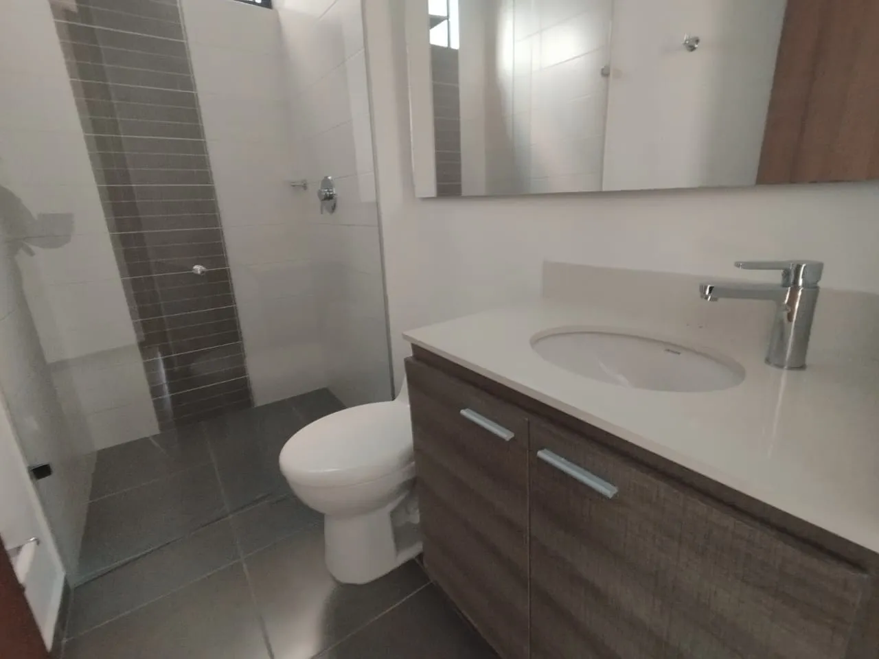 Apartamento de 3 alcobas en arriendo en Loma Del Escobero, Envigado, 112 m² · foto 5 de 15