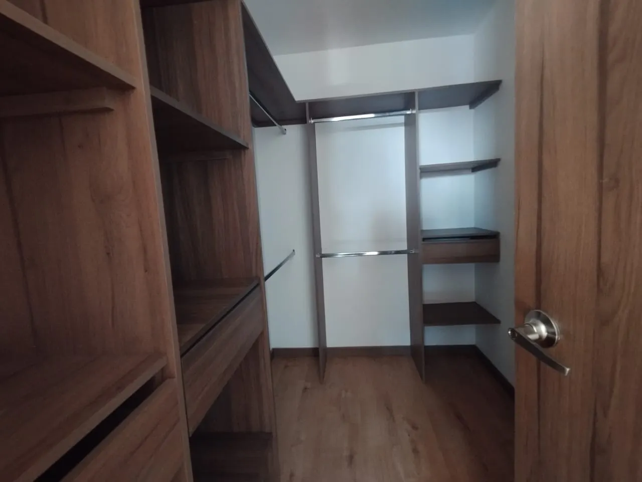 Apartamento de 3 alcobas en arriendo en Loma Del Escobero, Envigado, 112 m² · foto 7 de 15