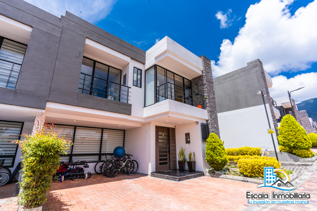 Casa de 3 alcobas en venta en Pueblo Viejo, Cota, 195 m² · foto 3 de 24