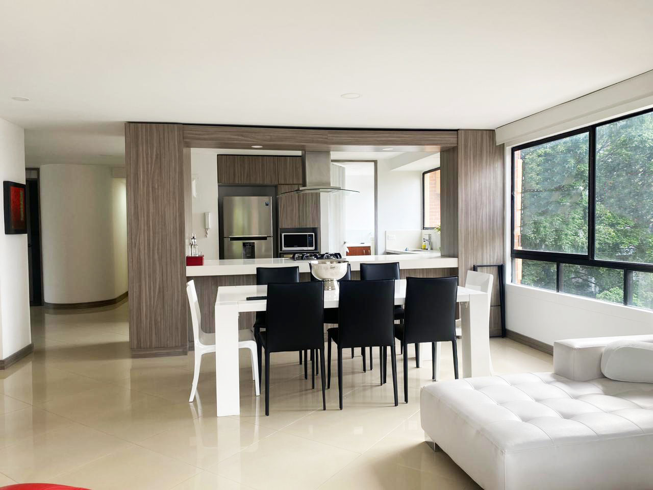 Apartamento de 4 alcobas en arriendo en La Aguacatala, Medellín, 135 m² · foto 2 de 19