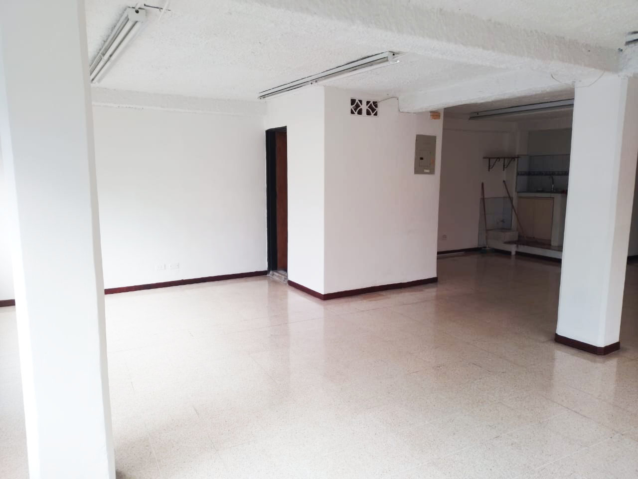 Bodega en arriendo en El Chagualo, Medellín, 110 m² · foto 3 de 14