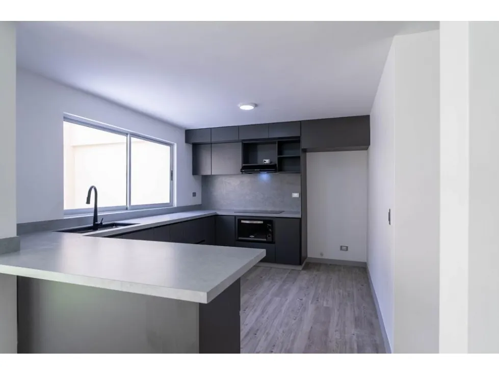 Casa de 6 alcobas en venta en Vegas De La Doctora, Sabaneta, 300 m² · foto 2 de 24