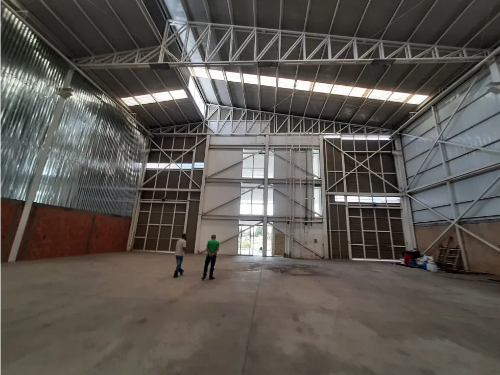 Bodega en arriendo en Las Villas De Mosquera, Mosquera, 2582 m² · foto 2 de 11