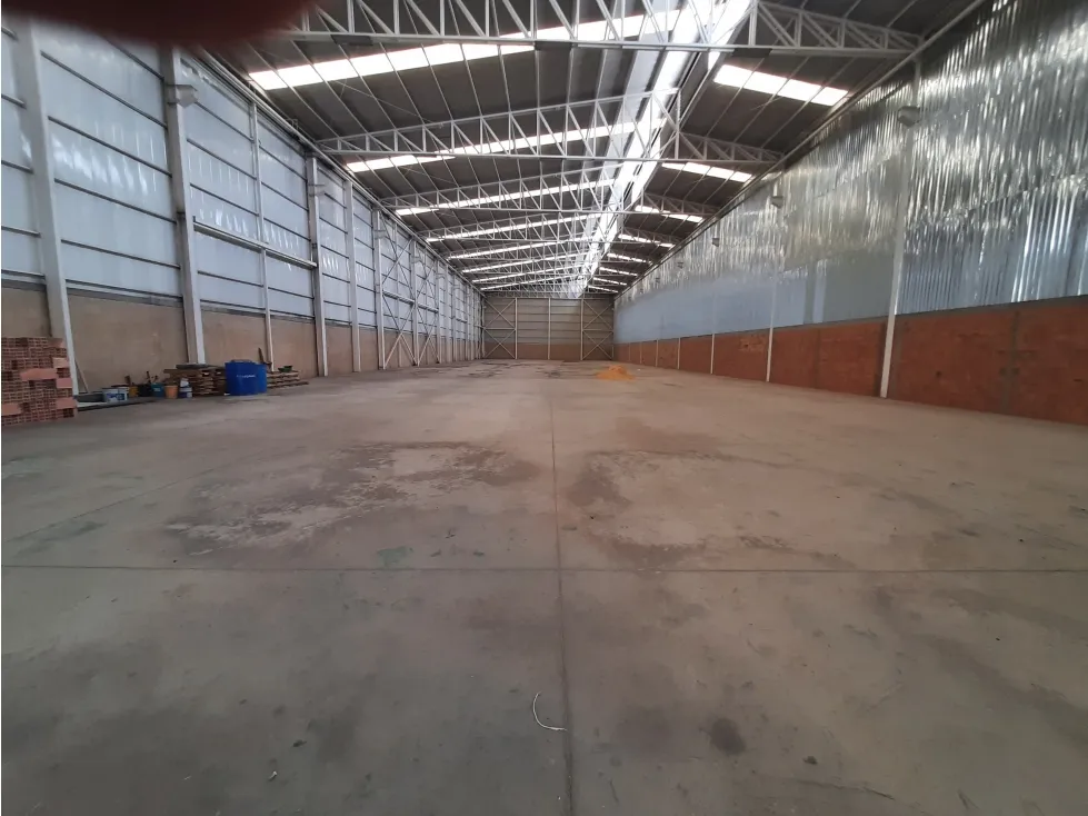 Bodega en arriendo en Las Villas De Mosquera, Mosquera, 2582 m² · foto 3 de 11