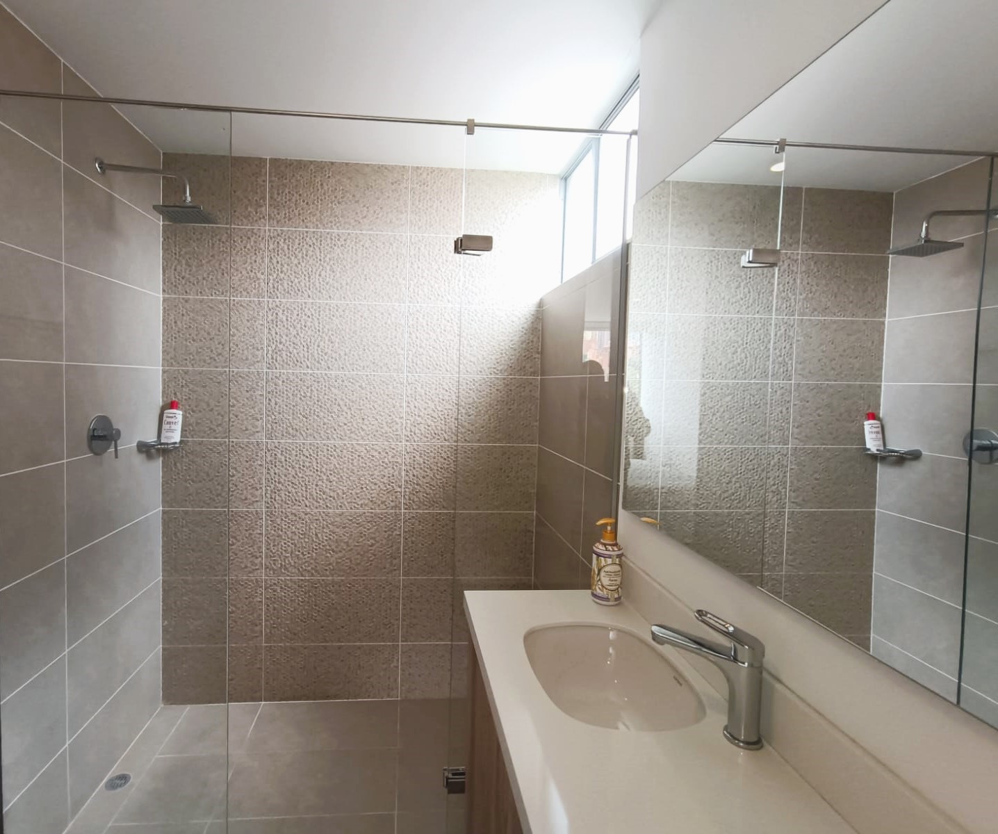 Apartamento de 3 alcobas en venta en El Poblado, Medellín, 112 m² · foto 10 de 11