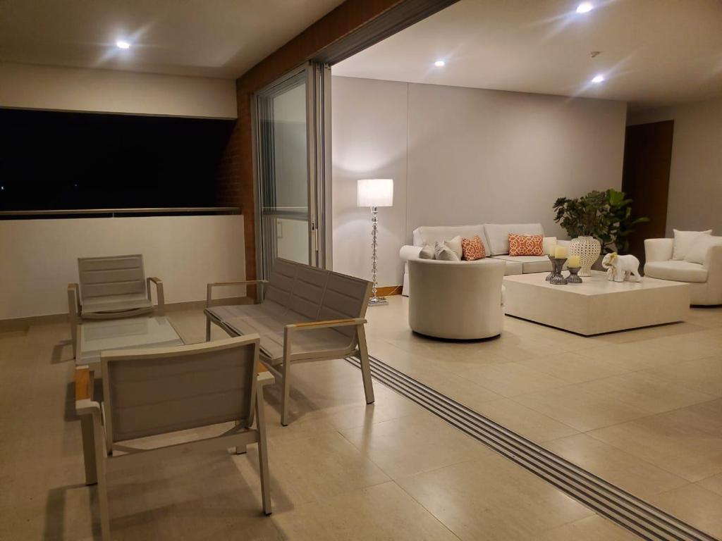 Apartamento de 4 alcobas en venta en Santa Teresita, Cali, 220 m² · foto 11 de 22
