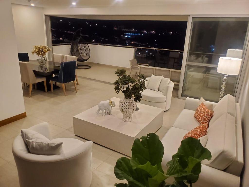 Apartamento de 4 alcobas en venta en Santa Teresita, Cali, 220 m² · foto 12 de 22
