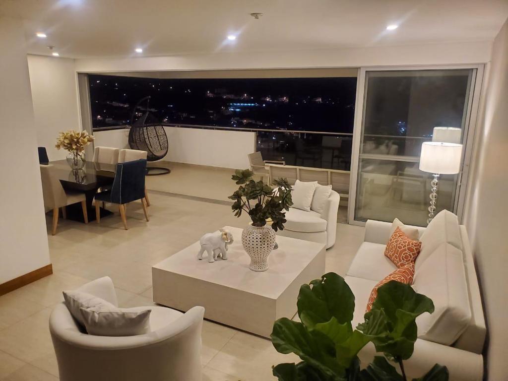 Apartamento de 4 alcobas en venta en Santa Teresita, Cali, 220 m² · foto 14 de 22