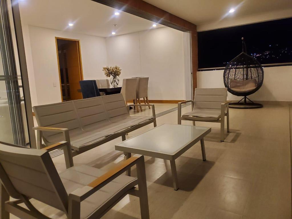 Apartamento de 4 alcobas en venta en Santa Teresita, Cali, 220 m² · foto 15 de 22