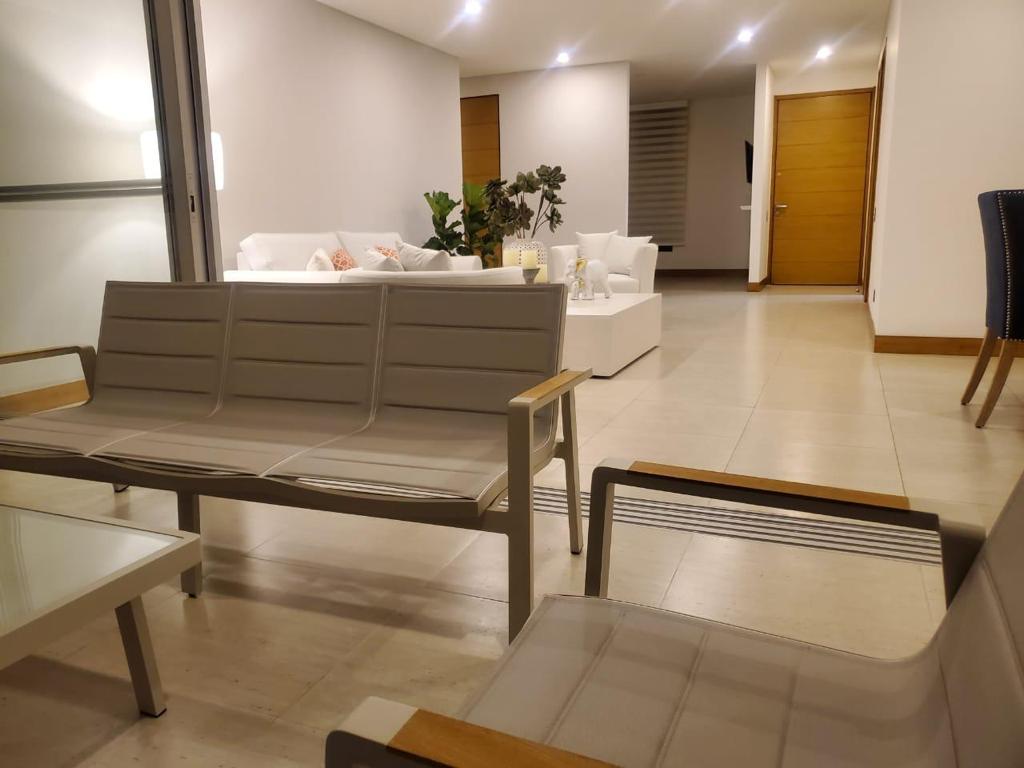 Apartamento de 4 alcobas en venta en Santa Teresita, Cali, 220 m² · foto 16 de 22