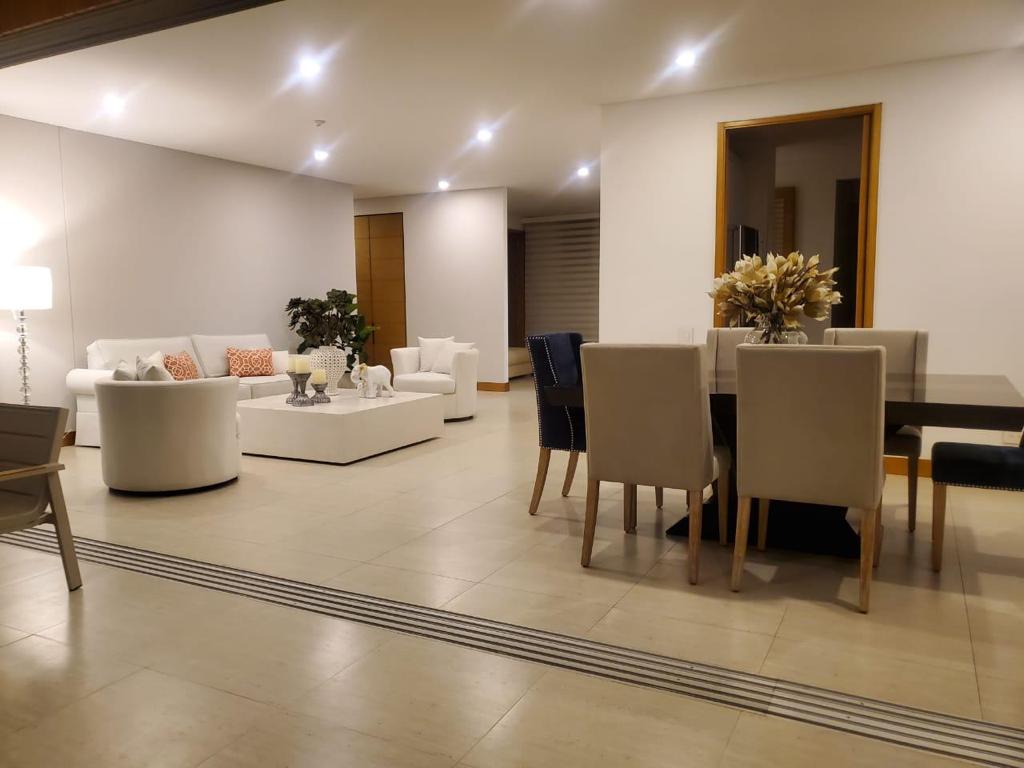 Apartamento de 4 alcobas en venta en Santa Teresita, Cali, 220 m² · foto 17 de 22