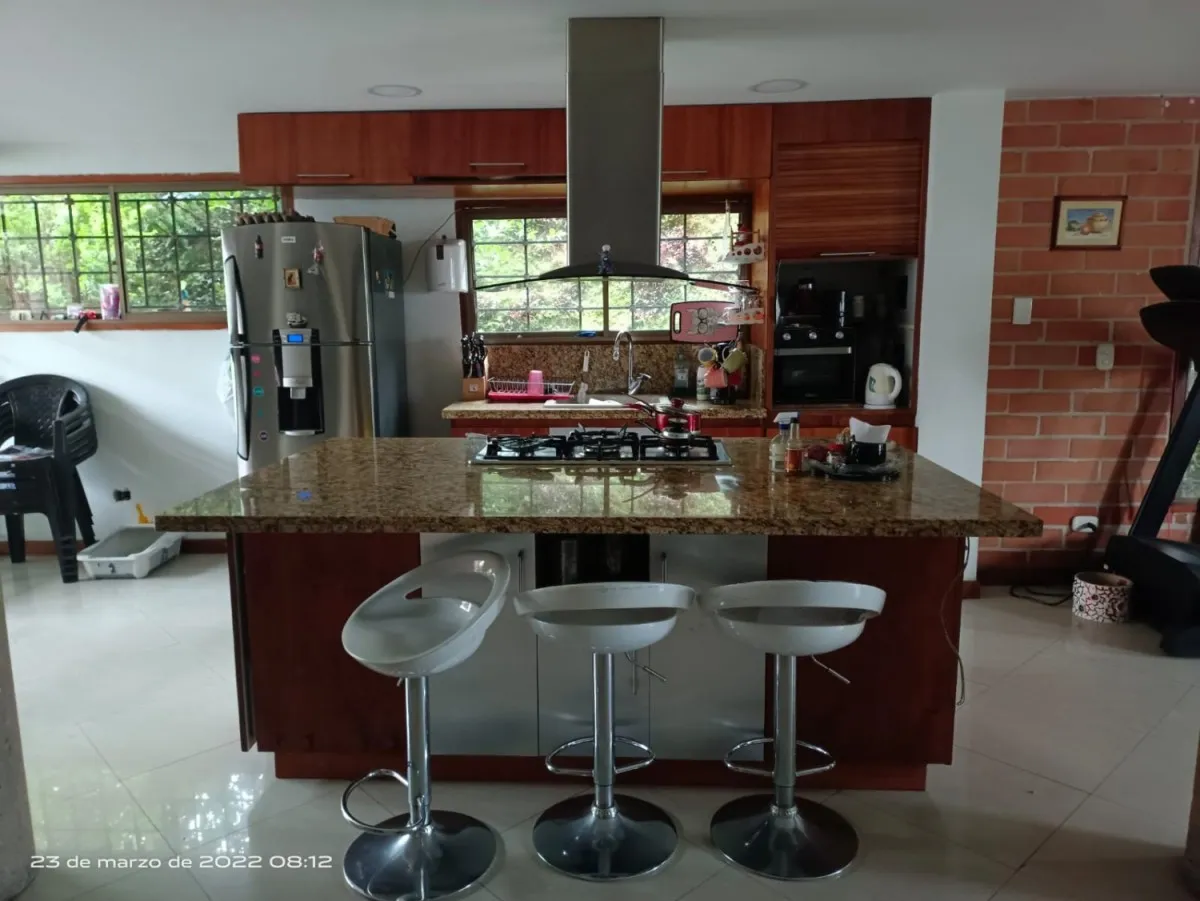 Casa de 4 alcobas en venta en Las Lomitas, Sabaneta, 217 m² · foto 2 de 19